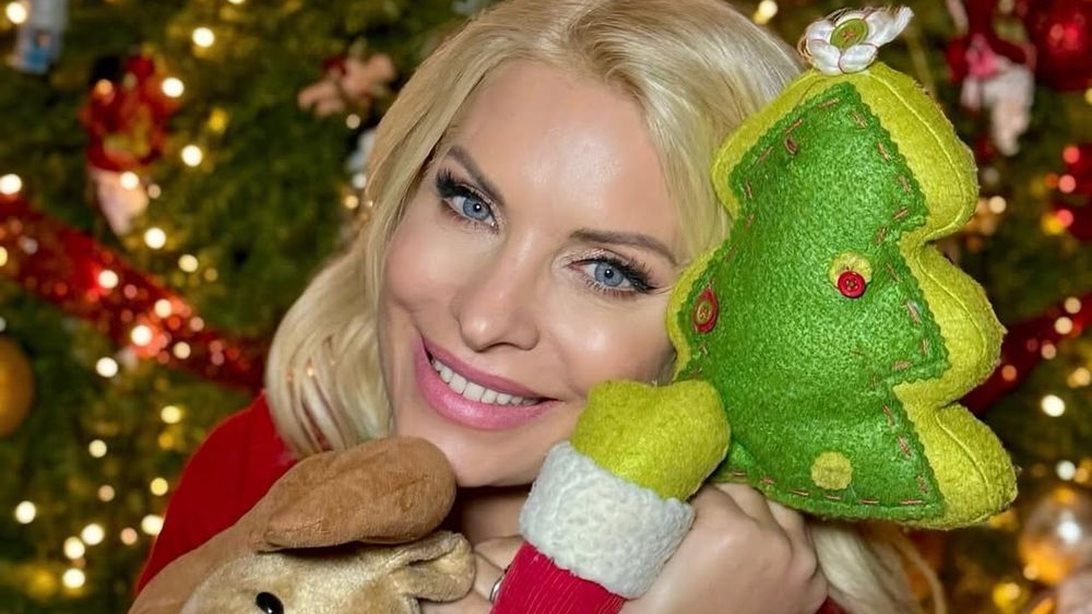 Η Ελένη Μενεγάκη στόλισε για τα Χριστούγεννα! Οι εντυπωσιακές φωτογραφίες μέσα από το σπίτι της