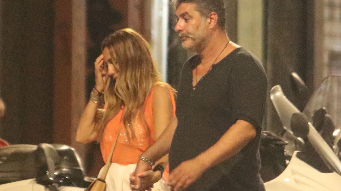 Δέσποινα Βανδή &amp; Βασίλης Μπισμπίκης χεράκι- χεράκι στην Αθήνα