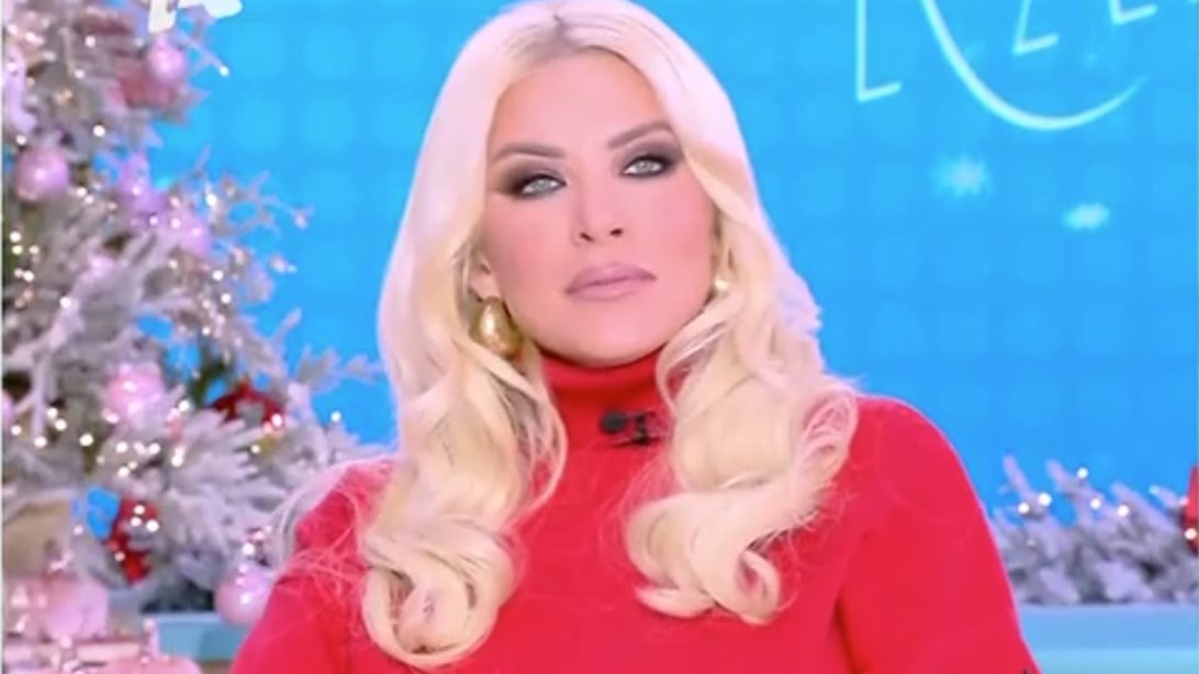 Κατερίνα Καινούργιου: "Νιώθω το πρόσωπό μου σαν μπάλα. Ξυπνάω με πρόσωπο κατακράτησης"