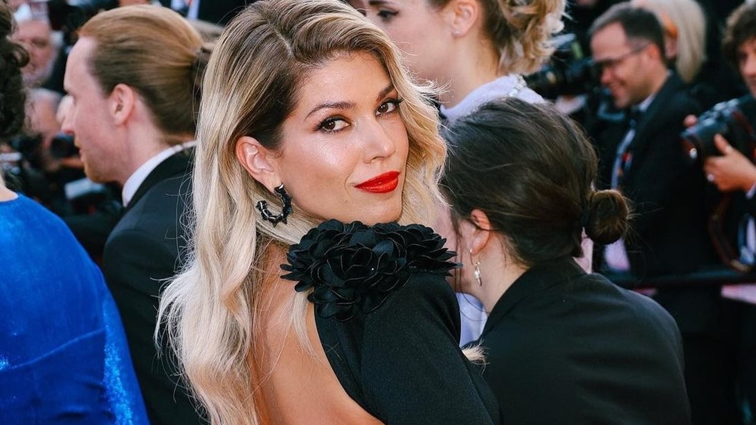 Βάσια Κωσταρά | Μας ξεναγεί στο σαλόνι της, που είναι σαν να ξεπήδησε από art deco περιοδικό