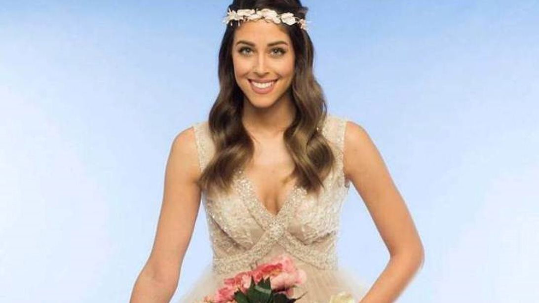 Demy: Ντύνεται νύφη λίγο πριν την πρεμιέρα του «Mamma Mia»: Φωτογραφία