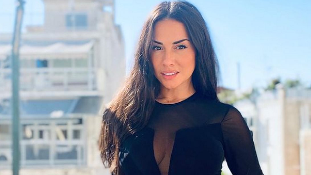 Το πρώην κορίτσι των "Ράδιο Αρβύλα " ποζάρει αγκαλιά με τον τεσσάρων μηνών γιο της