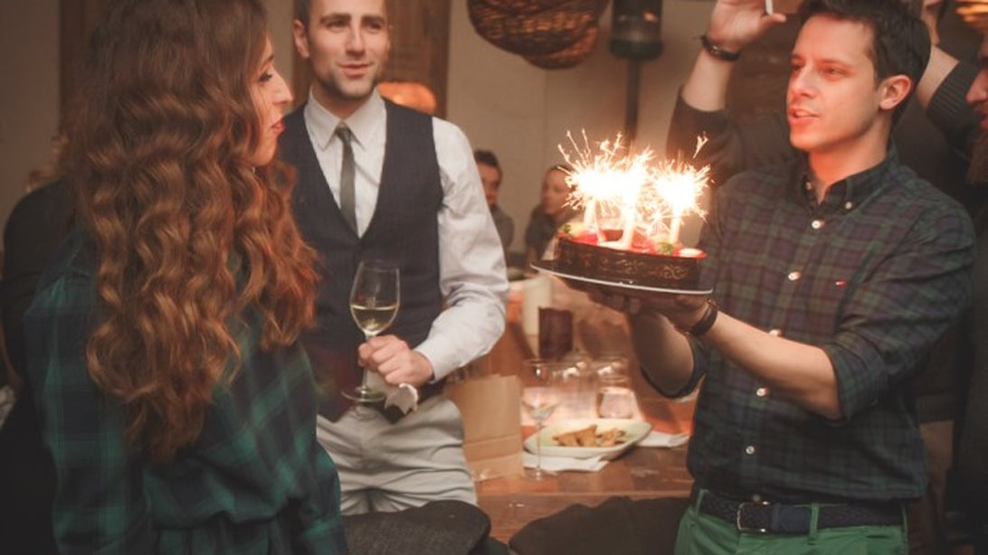 Αντιγόνη Ψυχράμη: Το πάρτι για τα γενέθλιά της: Με τον Μακαλιά στο πλευρό της