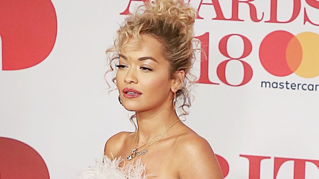 Brit Awards 2018: Οι λεπτομέρειες από το μακιγιάζ και τα μαλλιά των celebs που άξιζαν!