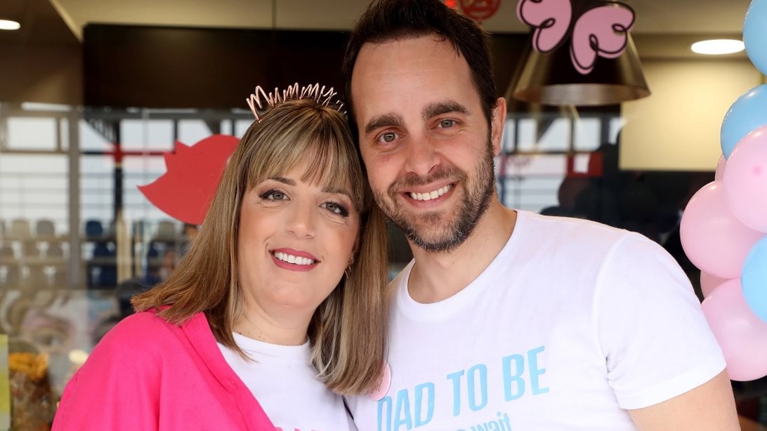 Ο Λάζος Μαντικός θα γίνει πατέρας | Το τρυφερό βίντεο με τη φουσκωμένη κοιλίτσα της συζύγου του
