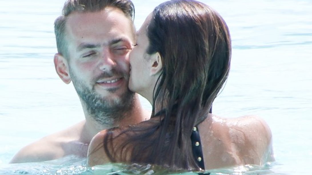 Νικολέττα Ράλλη- Ιάσωνας Μιχόπουλος: Tρυφερές στιγμές στην πισίνα: Φωτογραφίες