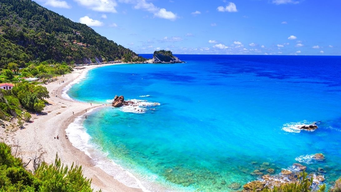 Ρεκόρ κρατήσεων για το τριήμερο του Αγίου Πνεύματος - Σε ποιες περιοχές ξεπερνούν το 90%