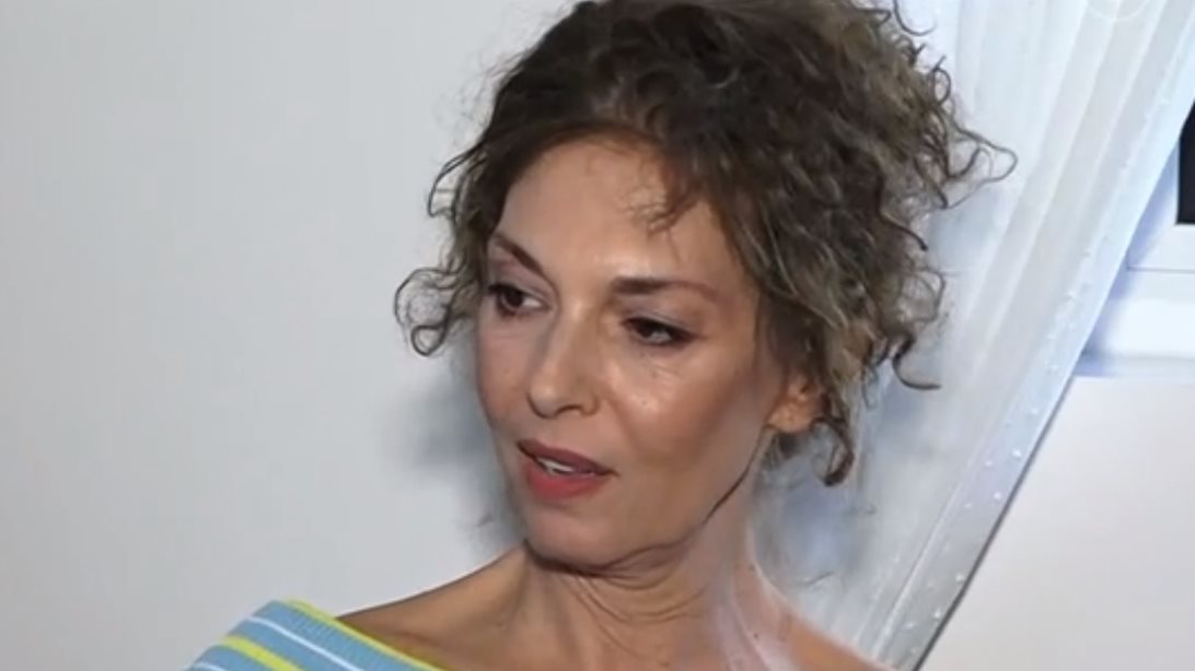 Σοκάρει η Δήμητρα Παπαδήμα για τον πατέρα της: &quot;Σήκωσε την καραμπίνα να με χτυπήσει&quot;