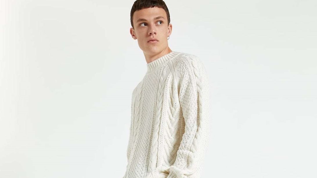 Τα πουλόβερ, τα φούτερ και τα t-shirts που θα φορέσεις εντός και εκτός σπιτιού