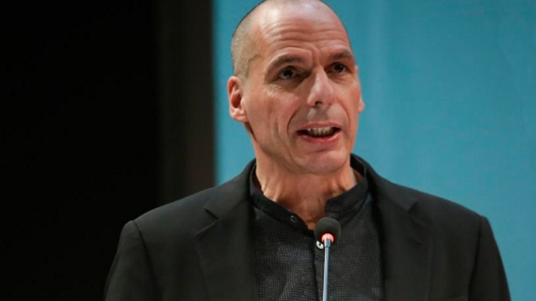 Επίθεση στον Γιάνη Βαρουφάκη στα Εξάρχεια - Τον χτυπούσαν με κλωτσιές και μπουνιές