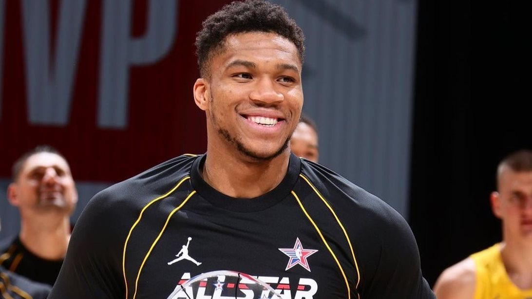 Πάγωσε το γήπεδο από τον τραυματισμό του Γιάννη Αντετοκούνμπο: Η πρώτη εκτίμηση