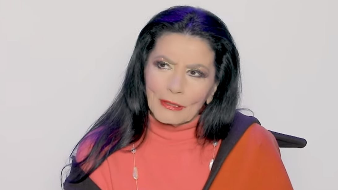 Ζωζώ Σαπουντζάκη: Θυμάται τις πιο viral στιγμές της καριέρας της!