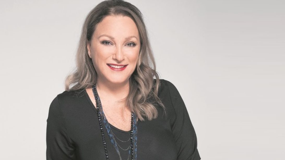 Ρένια Λουιζίδου: Μιλά πρώτη φορά για το τέλος από το «Σόι»: «Η σειρά πάει περίφημα. Νιώθω αμηχανία»