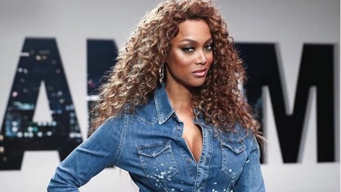 H Tyra Banks γιορτάζει τα 48α γενέθλιά της μ' ένα body positive μήνυμα