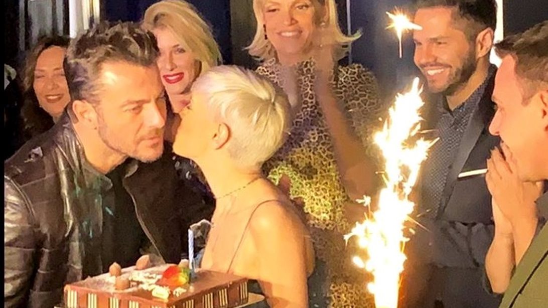 Γιώργος Αγγελόπουλος: Έγινε 38! Το πάρτι- έκπληξη για τα γενέθλιά του με τους διάσημους φίλους του