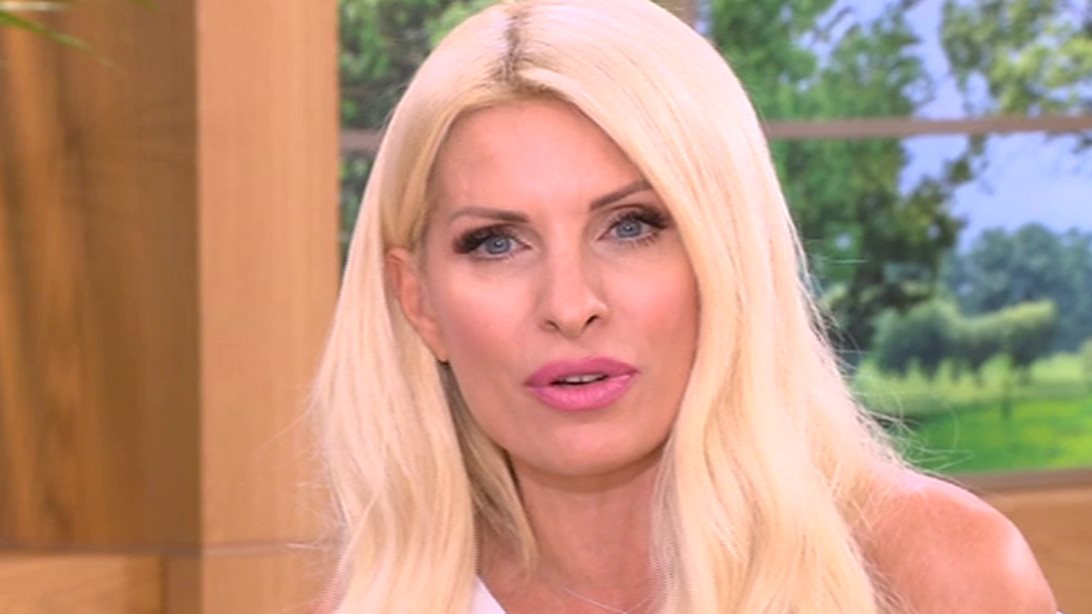 Ελένη Μενεγάκη: Η απάντηση στον Λιάγκα &amp; ο λόγος που δεν δίνει συνεντεύξεις!