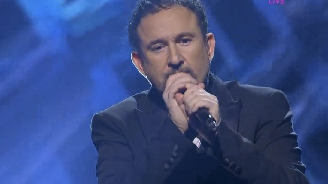 Ο Γιάννης Παπαμιχαήλ στο "J2US"! Δες την πρώτη εμφάνιση του secret ζευγαριού