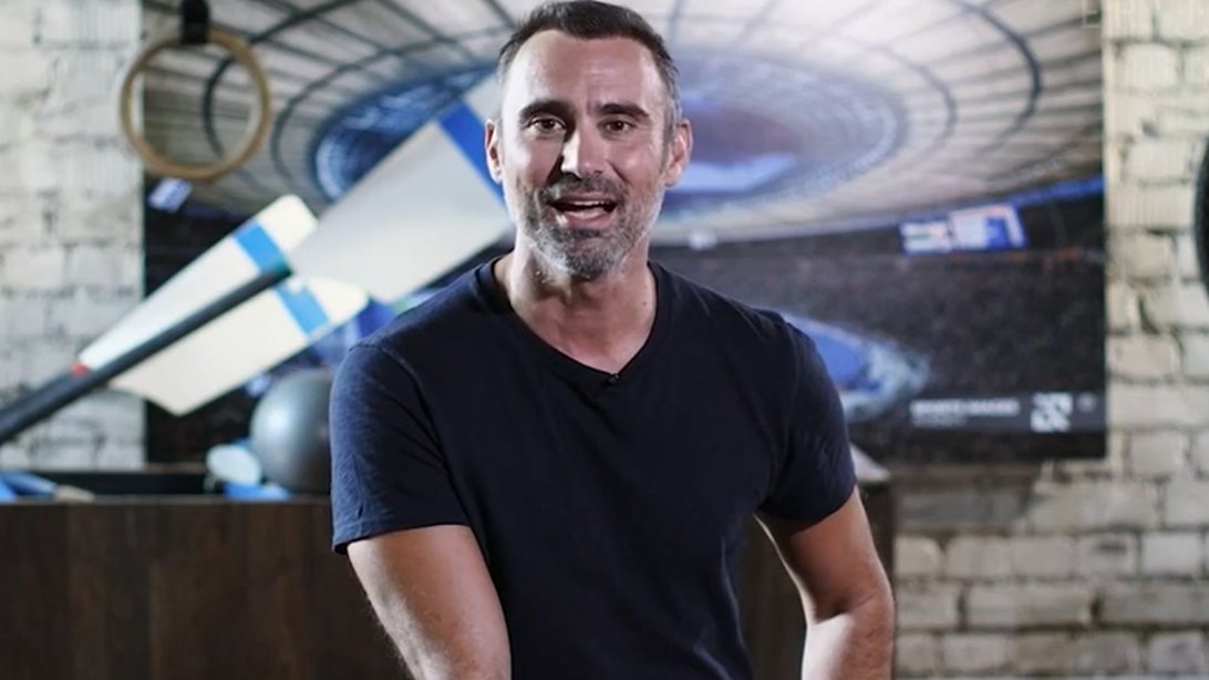 Γιώργος Καπουτζίδης: "Το coming out άλλαξε τον τρόπο που γράφω. Στις προηγούμενες σειρές μου ένιωθα περιορισμένος"