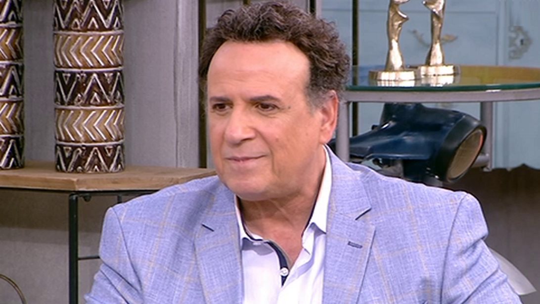 Ο Χάρης Ρώμας εξηγεί γιατί έβαλε τελεία στο &quot;Καφέ της Χαράς&quot; &amp; αποκάλυψε τα μελλοντικά του σχέδια