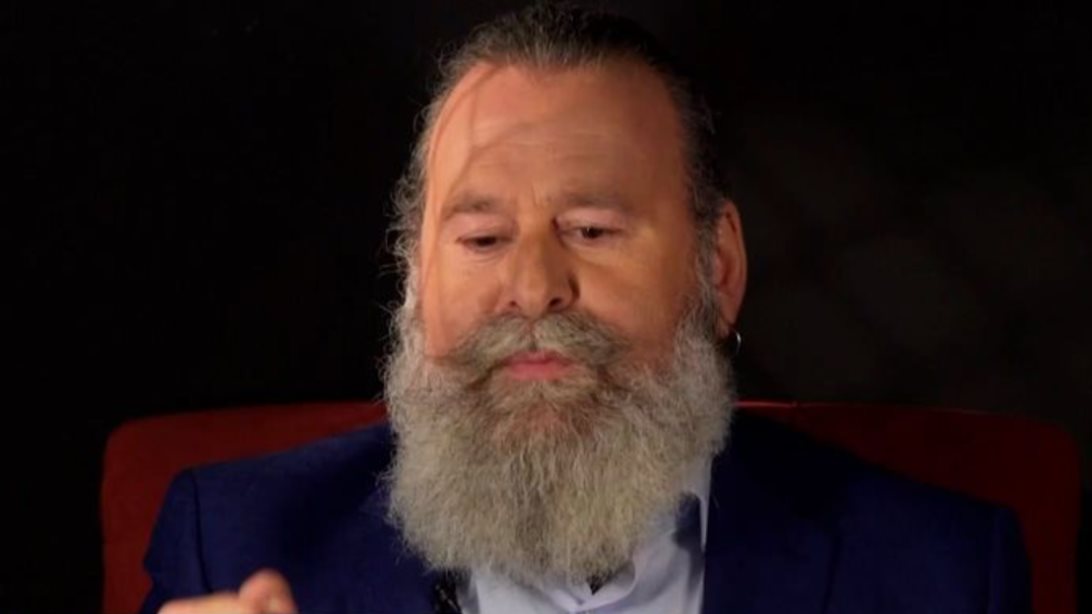 Ο Κωστής Σαββιδάκης αποκάλυψε ένα απίθανο περιστατικό που του έτυχε εξαιτίας του &quot;Παπα-Γρηγόρη&quot;: &quot;Νόμιζε ότι όντως είμαι παπάς&quot;