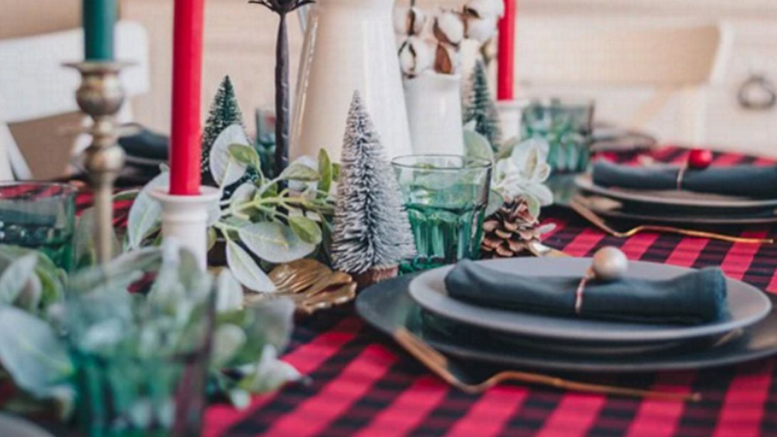 Πώς θα κάνουμε Πρωτοχρονιά: Ρεβεγιόν με SMS, απαγόρευση κυκλοφορίας και έως 9 άτομα στο τραπέζι