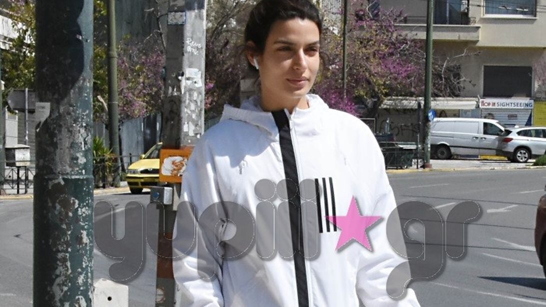 Τόνια Σωτηροπούλου: Για βόλτα με το σκυλάκι της στο κέντρο της πόλης! Δείτε τα στιγμιότυπα