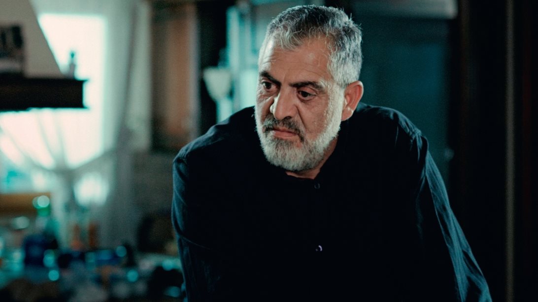 Η γη της Ελιάς - spoiler: Ο Δημοσθένης νοικιάζει... ερωμένη