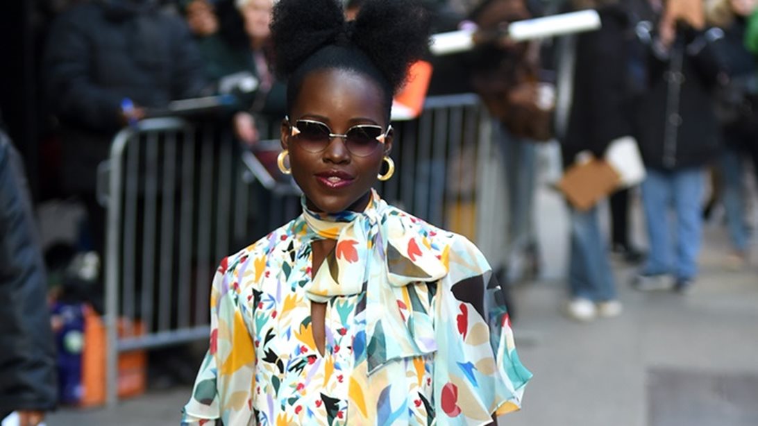 Lupita Nyong’o: Έκανε ένα μοναδικό ανοιξιάτικο look
