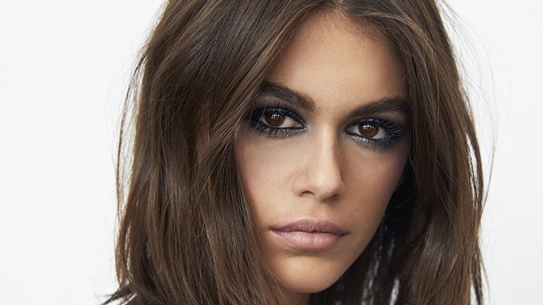 Kaia Gerber 
: Κουρεύτηκε και περνάει ένα σπουδαίο μήνυμα με μία φωτογραφία της

