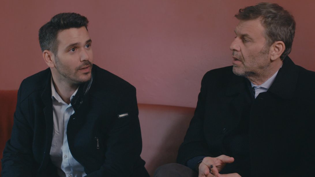 Το Τατουάζ
: Νέες εξελίξεις: Ο Τόνυ πέφτει θύμα πλεκτάνης από τη Μαργκώ &amp; ένας νέος φόνος ταράζει τη ζωή των ηρώων...