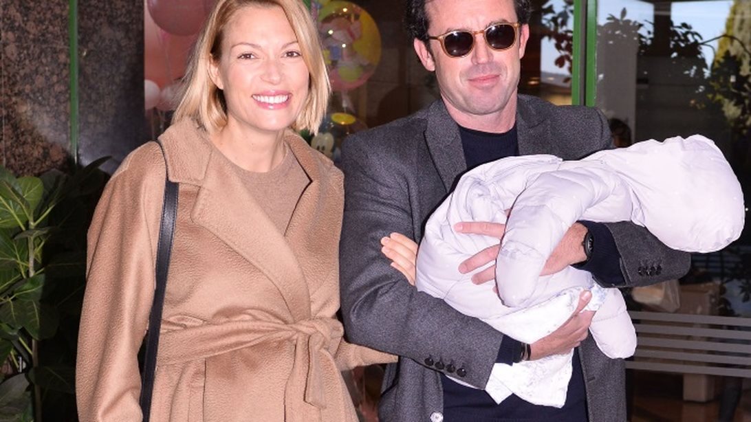 Βίκυ Καγιά: Η έξοδος με τον Ηλία Κρασσά και τον γιο τους από το μαιευτήριο: Φωτογραφίες