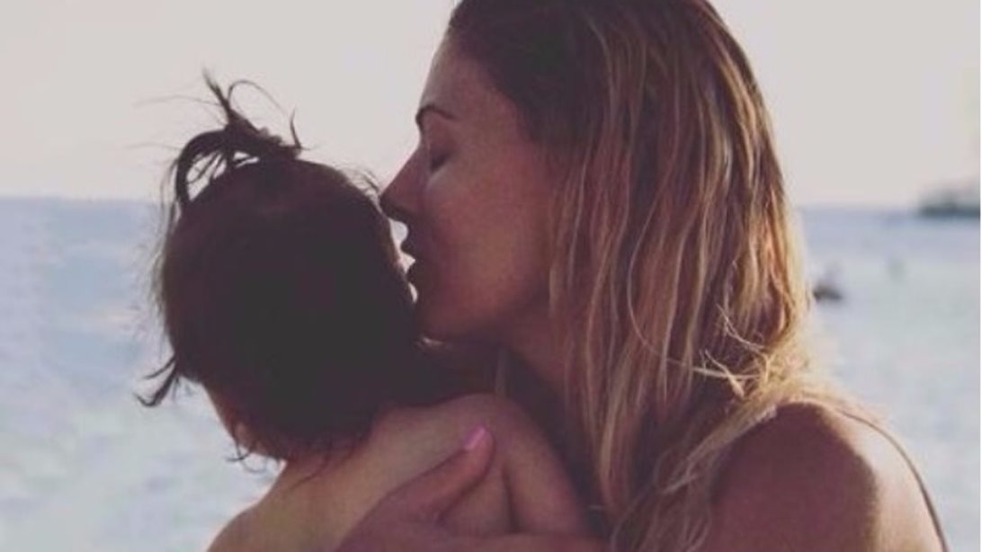 Δέσποινα Καμπούρη
: Βόλτα με την κόρη της στην Γλυφάδα