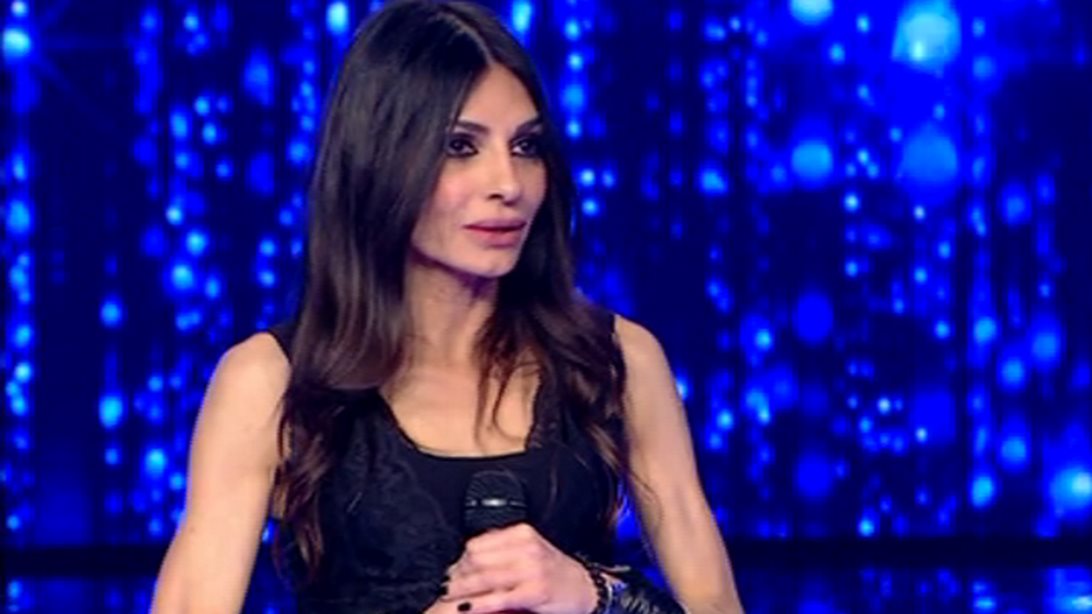 J2US | Άσπα Τσίνα: Συνέχεια στην κόντρα με την επιτροπή! Το ξέσπασμα της τραγουδίστριας και ο έντονος διάλογος με τους κριτές