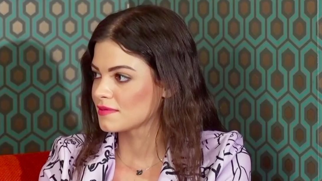 Τζένη Καζάκου: "Θεωρώ ανόητο να με συγκρίνει κάποιος με τη γιαγιά μου, Τζένη Καρέζη"