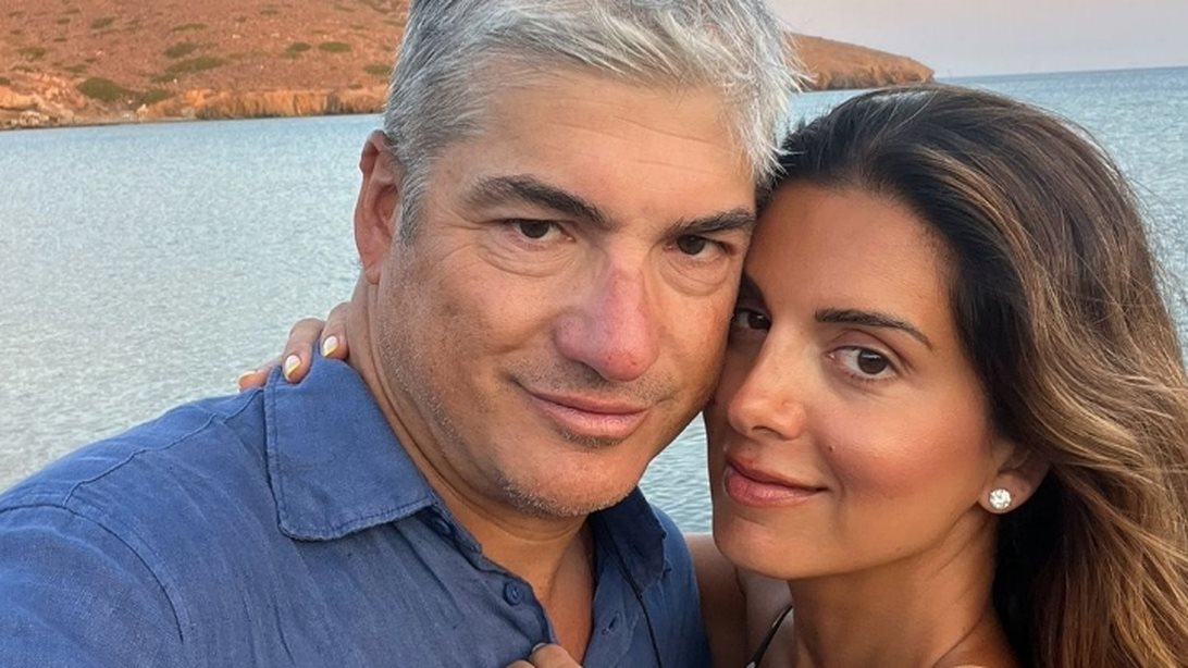 Σταματίνα Τσιμτσιλή &amp; Θέμης Σοφός μαζί σε πάρτι - Με τζιν παντελόνι γαλλικού οίκου