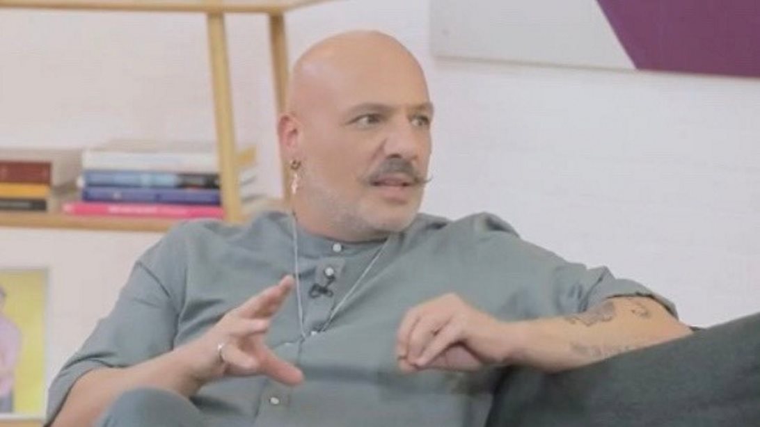 Μόνο στο Yupiii! Νίκος Μουτσινάς: "Δεν με καίει να φιληθώ στον δρόμο. Δεν νιώθω περιορισμένος, κάποιος όμως μπορεί να νιώθει"