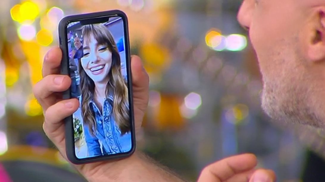 Επικό!: Ο Νίκος Μουτσινάς έκανε διακαναλική με την Ηλιάνα Παπαγεωργίου