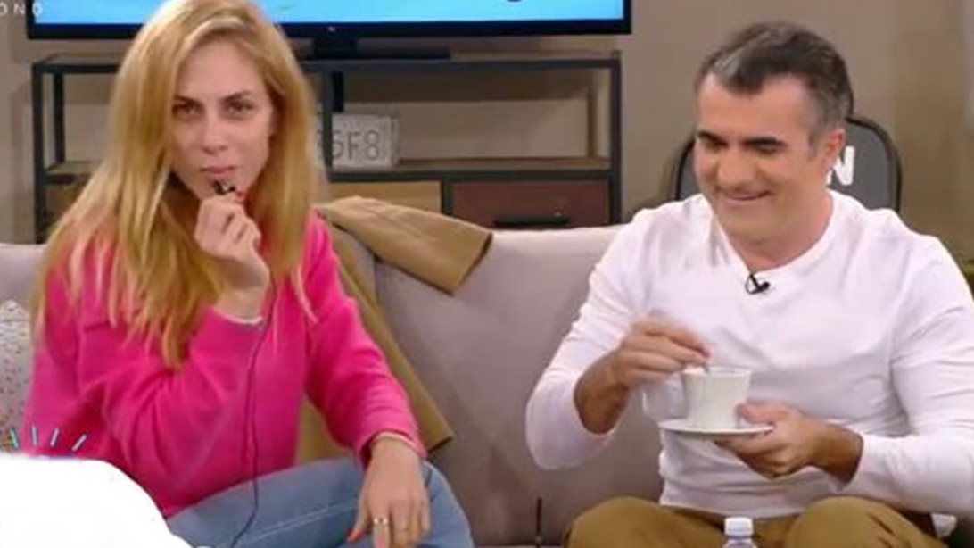 Ντορέττα Παπαδημητρίου: Βγήκε αμακιγιάριστη &amp; αχτένιστη on air! Τι συνέβη;