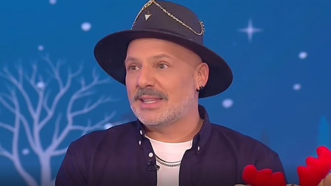 Ο Νίκος Μουτσινάς "τελειώνει" τα δημοσιεύματα για τον φημολογούμενο σύντροφό του