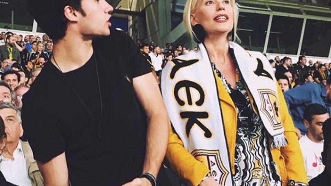 Μαρία Μπακοδήμου: Με τον γιο της στο γήπεδο!