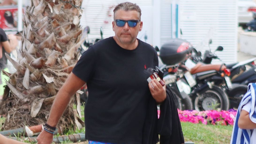 Ο Γιώργος Λιάγκας απαθανατίζει τους γιους του στη βόλτα τους! Δείτε τη φωτογραφία