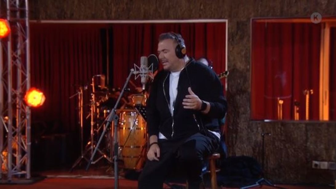 Μένουμε σπίτι με τον Αντώνη Ρέμο: Ο Αντώνης Ρέμος έκανε πρεμιέρα στο Mega και το twitter πήρε φωτιά!