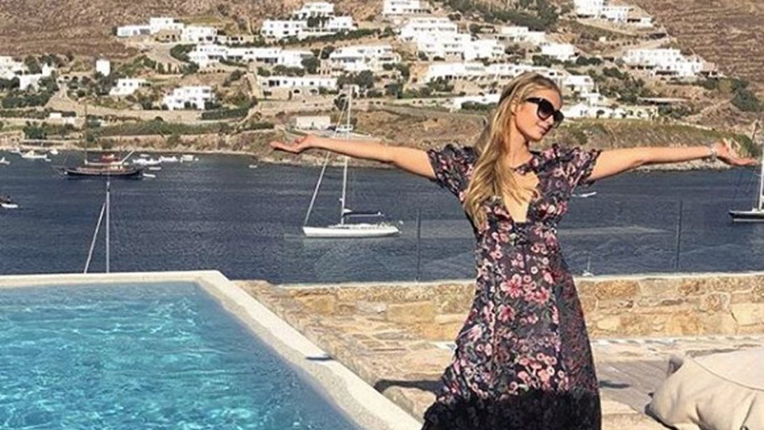 Paris Hilton: Το φωτογραφικό άλμπουμ των διακοπών της στη Μύκονο!