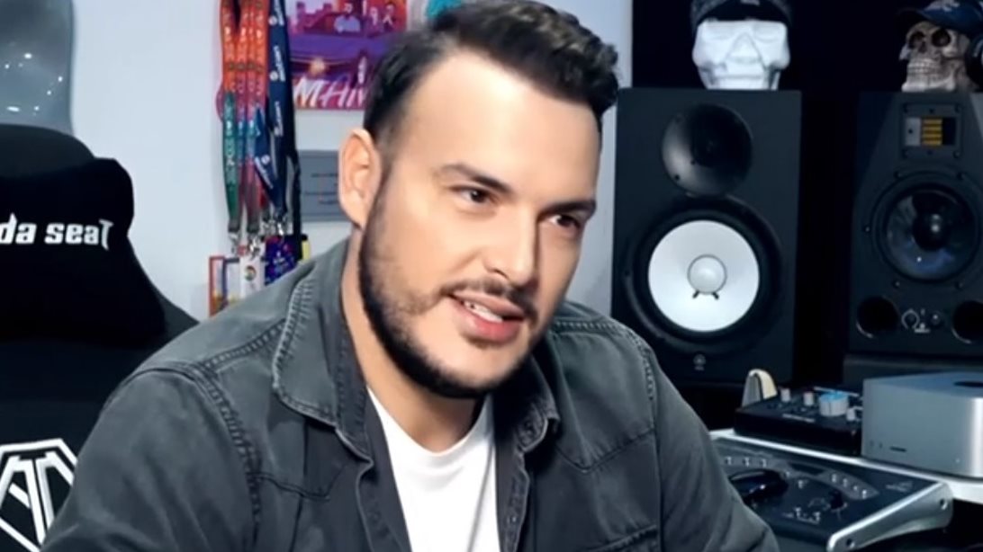 Μπαμπάς ο Σάκης Αρσενίου! Η φωτογραφία μέσα από το μαιευτήριο