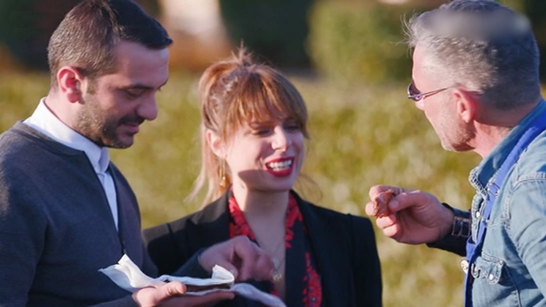 MasterChef: Το φλερτ του Διονύση στην καλεσμένη μπροστά στον Λεωνίδα Κουτσόπουλο