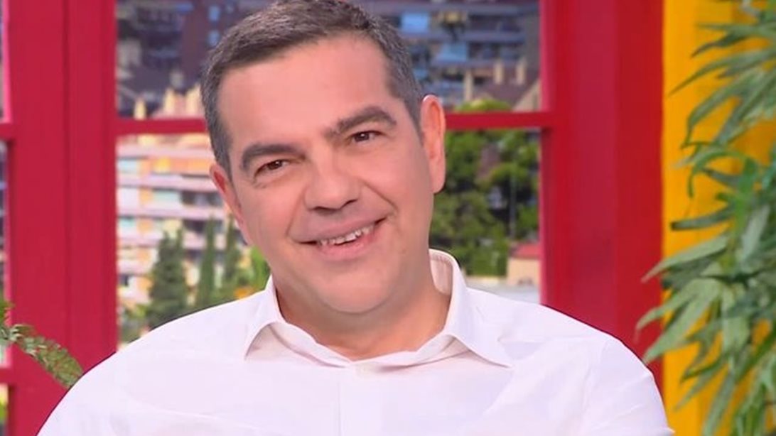 Αλέξης Τσίπρας | Το &quot;Maestro&quot;, τα memes με την Angelina Jolie &amp; η πρόταση της Δανάης Μπάρκα