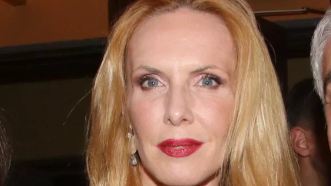 Εβελίνα Παπούλια | Το νέο χρώμα στα μαλλιά της την κάνει να δείχνει 10 χρόνια νεότερη