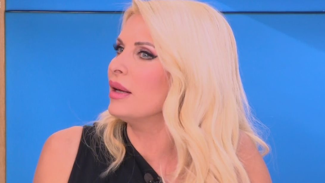 Ελένη Μενεγάκη: "Πολλά πράγματα μπορεί να τα νιώθω, χωρίς ο άλλος να μου τα πει"