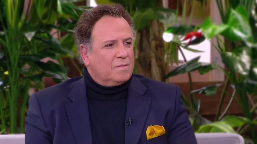 Συγκινεί ο Χάρης Ρώμας: "Πέθανε πάνω στο τιμόνι του αυτοκινήτου βγαίνοντας να πάρει τσιγάρα με δανεικά χρήματα – Πάντα είχα τύψεις για αυτό"