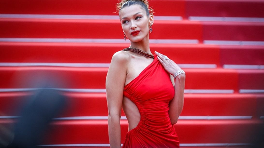 "5 μήνες χωρίς αλκοόλ" | Η Bella Hadid γιορτάζει τη νηφαλιότητά της με ένα ταξίδι στο Λας Βέγκας